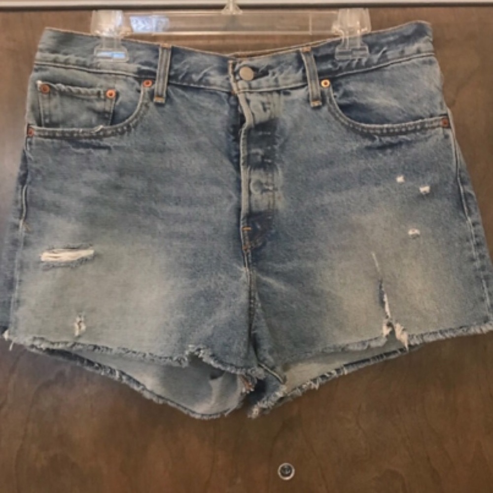 NWT Levi's - Distressed Denim Cutoff Shorts - 32